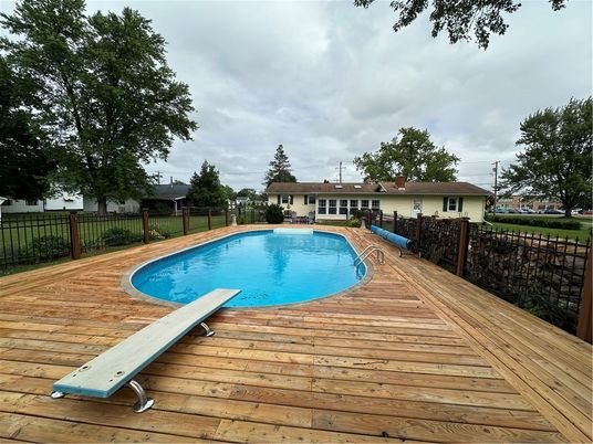Exterior, Pool