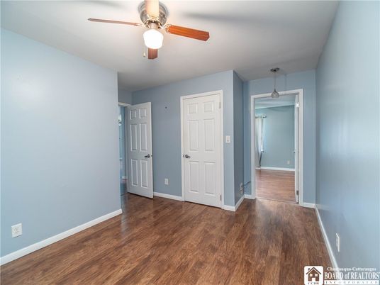 Empty room, Interior, Pendant Lights, Wood Texture Flooring