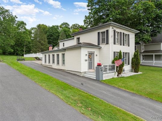 Exterior, Facade, Raised Ranch