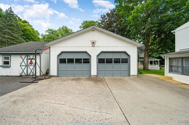 Detached Garage, Exterior