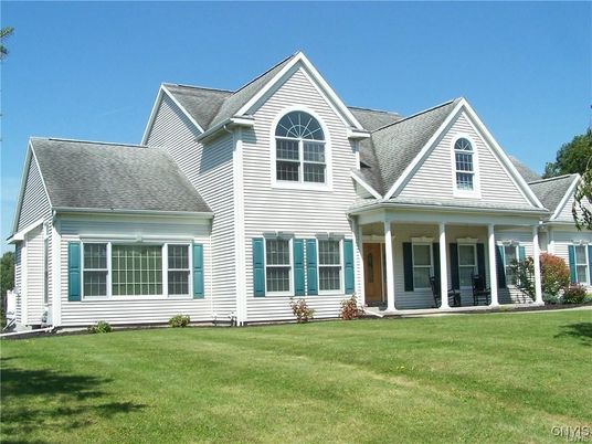 Exterior, Facade, Farmhouse