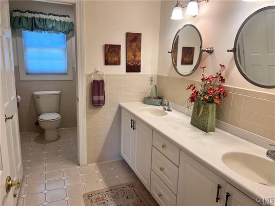 Bathroom, Dual Sink Vanities, Interior
