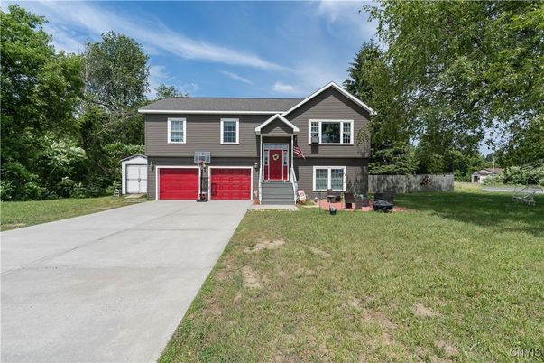 Attached, Exterior, Facade, Raised Ranch