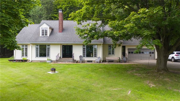 Attached, Exterior, Facade, Cape Cod