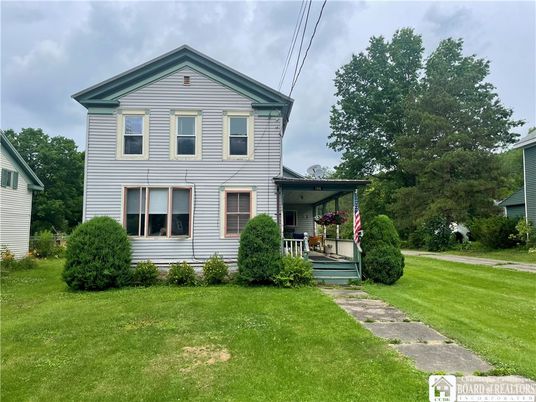 Backyard, Exterior, Facade, Queen Anne Victorian