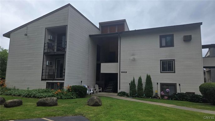 Backyard, Exterior, Facade, Modern