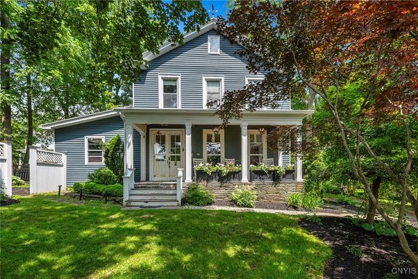 Exterior, Facade, Queen Anne Victorian