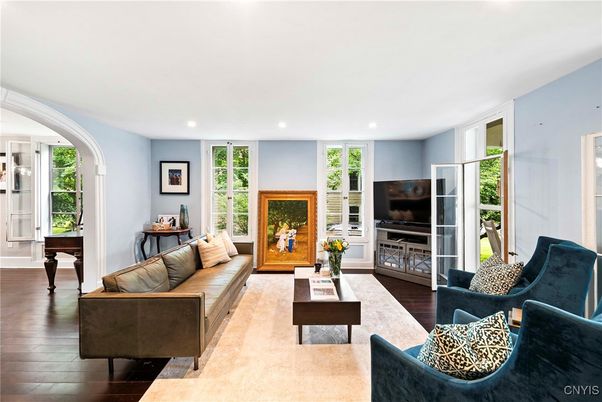 Interior, Living room, Recessed Lighting, Wood Texture Flooring