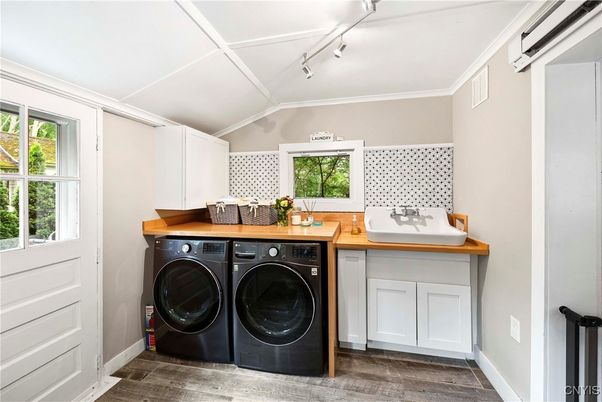 Interior, Washer, Wood Texture Flooring