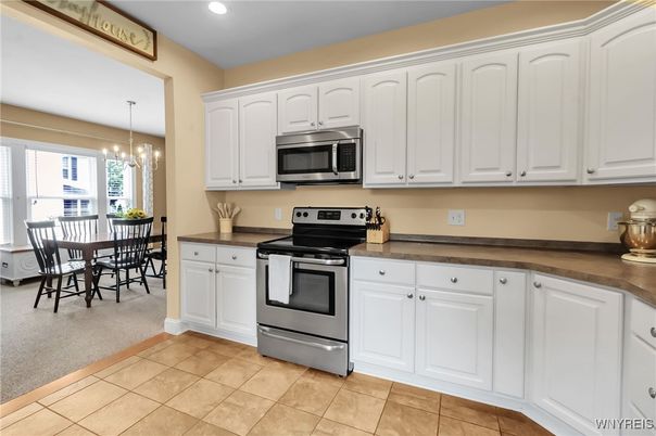 Chandelier, Dining room, Interior, Kitchen, Recessed Lighting, Stainless Steel Appliances