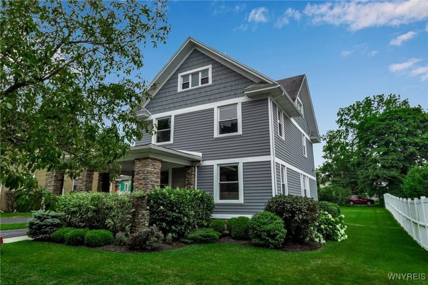 Exterior, Facade, Brick Facade, Queen Anne Victorian