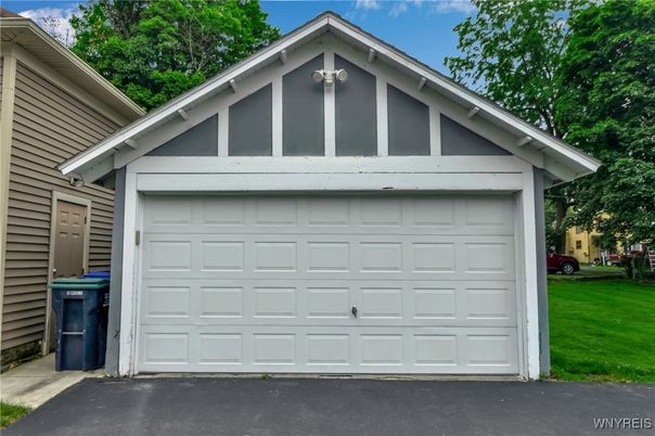 Detached Garage, Exterior