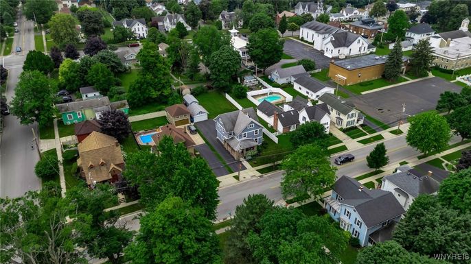 Exterior, Drone
