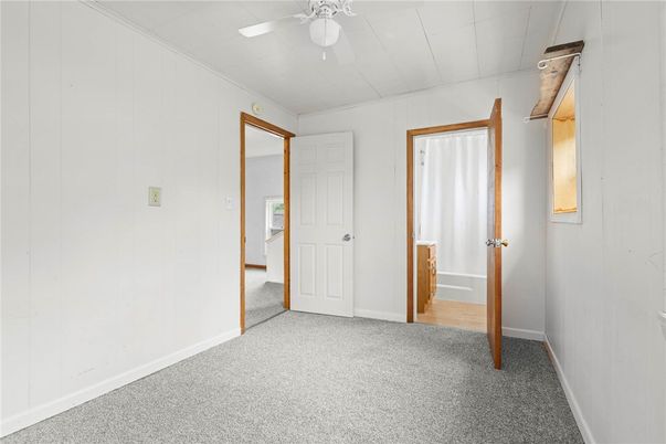 Empty room, Interior
