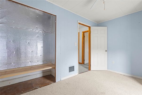 Empty room, Interior