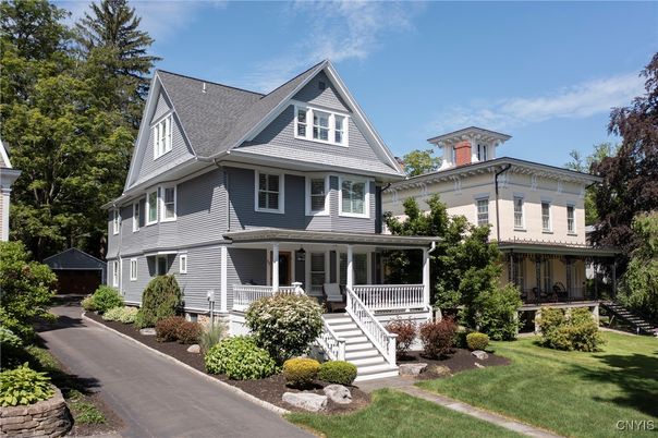 Exterior, Facade, Queen Anne Victorian