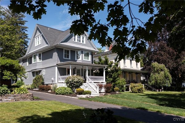 Exterior, Facade, Queen Anne Victorian