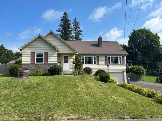 Attached, Exterior, Facade, Cape Cod