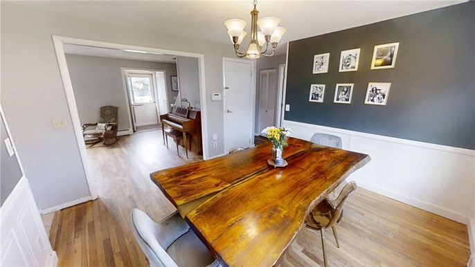 Chandelier, Dining room, Interior, Piano, Wood Texture Flooring
