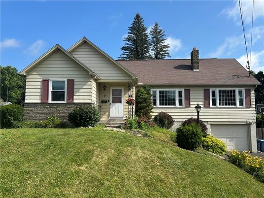 Attached, Exterior, Facade, Cape Cod