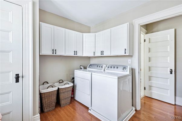Interior, Washer, Wood Texture Flooring