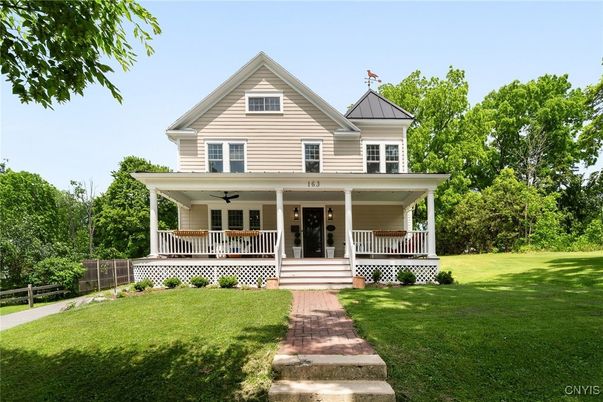 Backyard, Exterior, Facade, Queen Anne Victorian