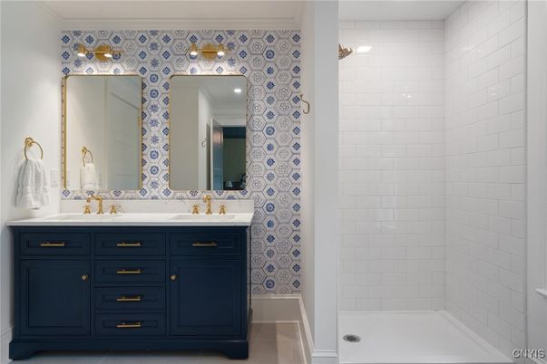 Bathroom, Dual Sink Vanities, Interior