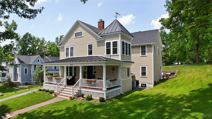 Backyard, Exterior, Facade, Queen Anne Victorian