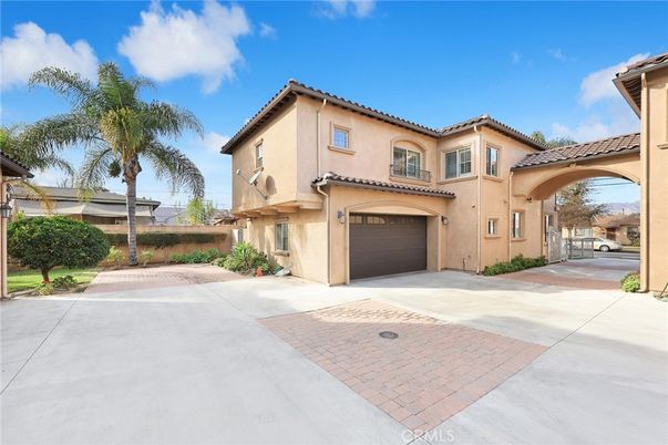 Attached, Exterior, Facade, Mediterranean