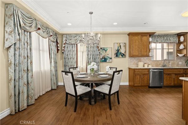 Chandelier, Dining room, Interior, Kitchen, Recessed Lighting, Wood Texture Flooring