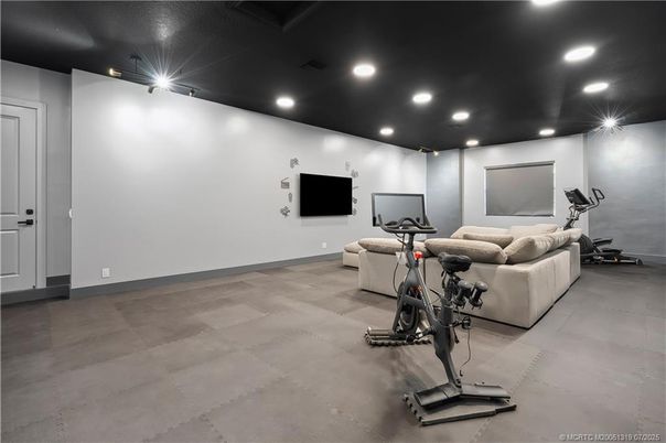 Fitness Equipment, Interior, Living room, Recessed Lighting