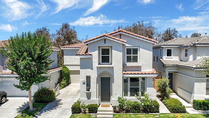Attached, Exterior, Facade, Mediterranean