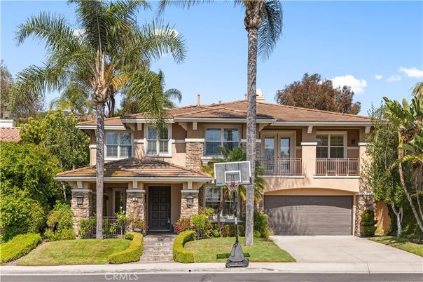 Attached, Exterior, Facade, Mediterranean