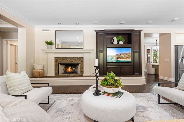 Fireplace, Interior, Living room, Pendant Lights, Recessed Lighting, Wood Texture Flooring