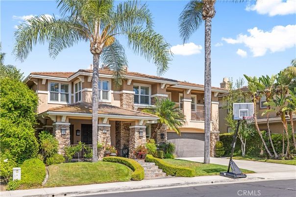 Attached, Exterior, Facade, Mediterranean