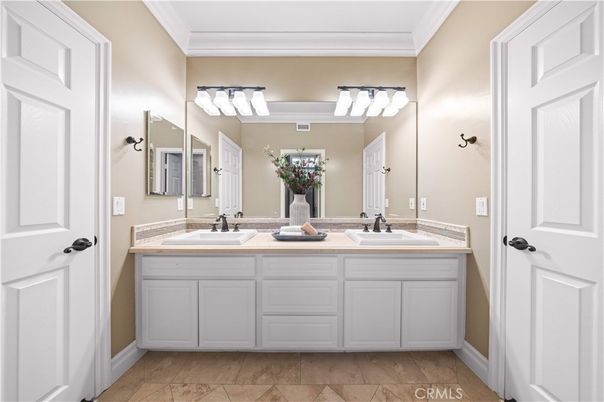 Bathroom, Dual Sink Vanities, Interior