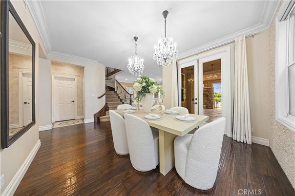 Chandelier, Dining room, Interior, Recessed Lighting, Wood Texture Flooring