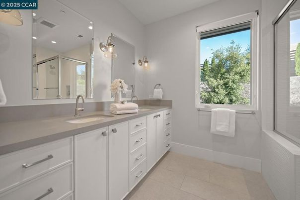 Bathroom, Dual Sink Vanities, Interior, Recessed Lighting
