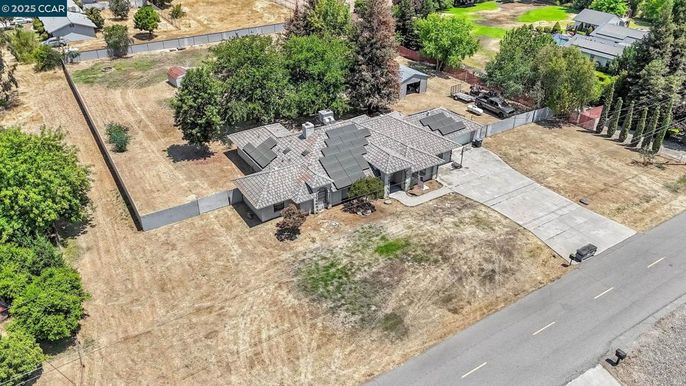 Exterior, Drone
