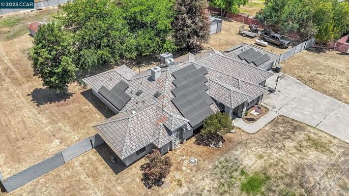 Exterior, Drone