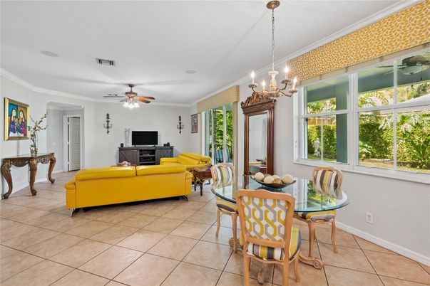 Chandelier, Dining room, Interior, Living room