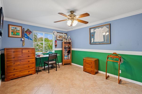Home Office, Interior