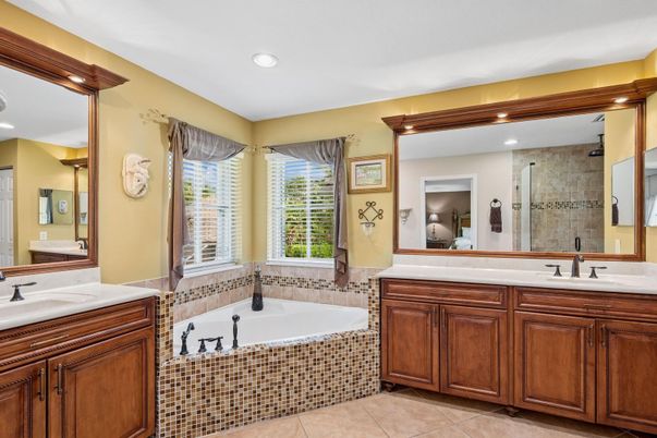 Bathroom, Dual Sink Vanities, Interior, Recessed Lighting