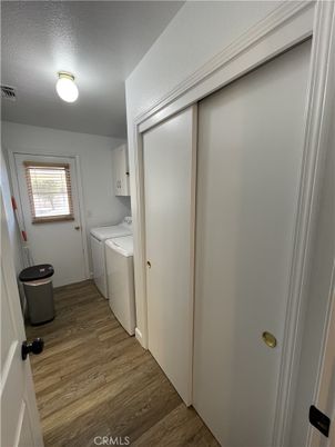 Interior, Washer, Wood Texture Flooring