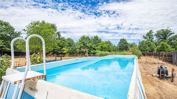 Exterior, Pool, Water