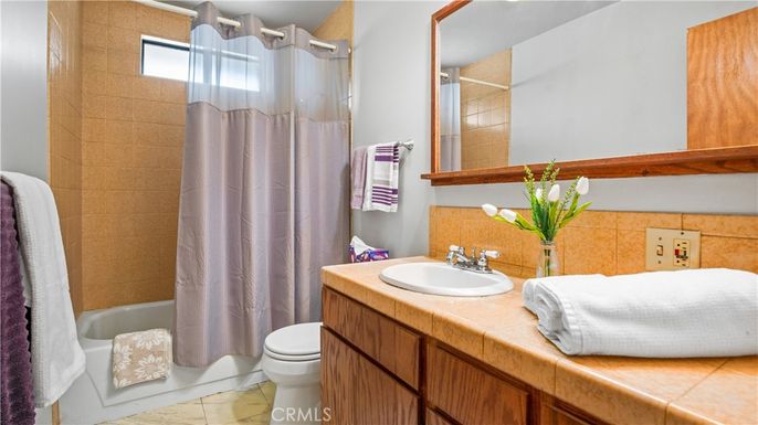 Bathroom, Interior, Tile Countertops