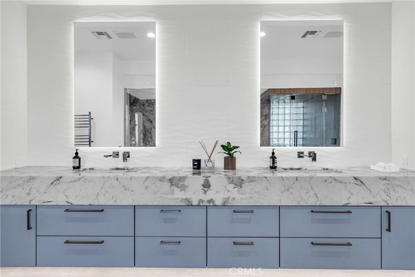 Bathroom, Dual Sink Vanities, Interior