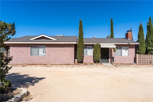 Exterior, Facade, Brick Facade, Ranch