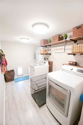 Interior, Washer, Wood Texture Flooring