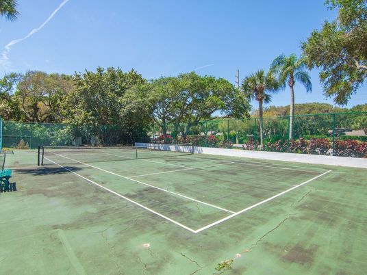 Exterior, Tennis Courts